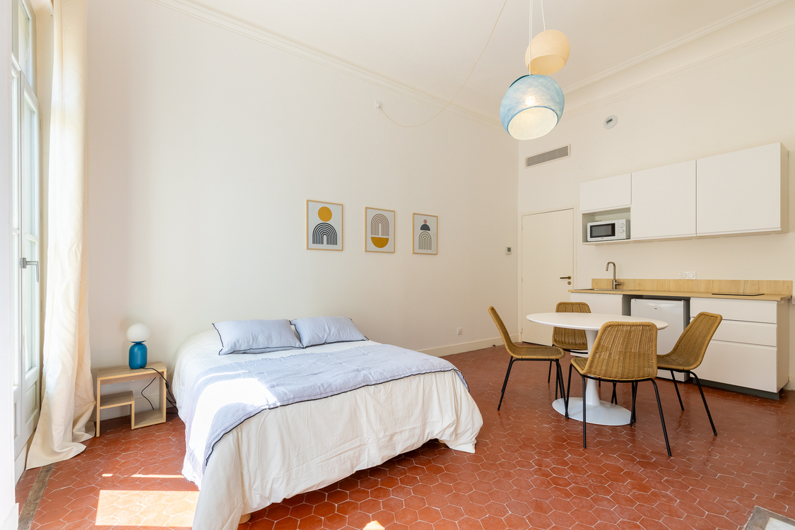 Studio S�r�nit� - YOLOCOLIVING � - MARSEILLE 13001