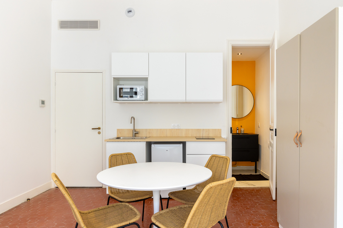 Studio S�r�nit� - YOLOCOLIVING � - MARSEILLE 13001