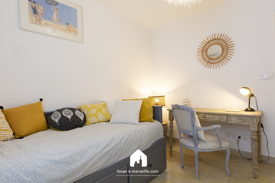 La mer calme - MARSEILLE 13016