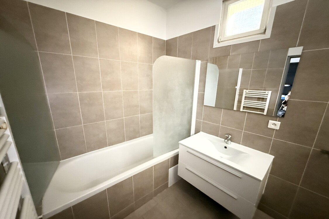 Waves* - Marseille 13001