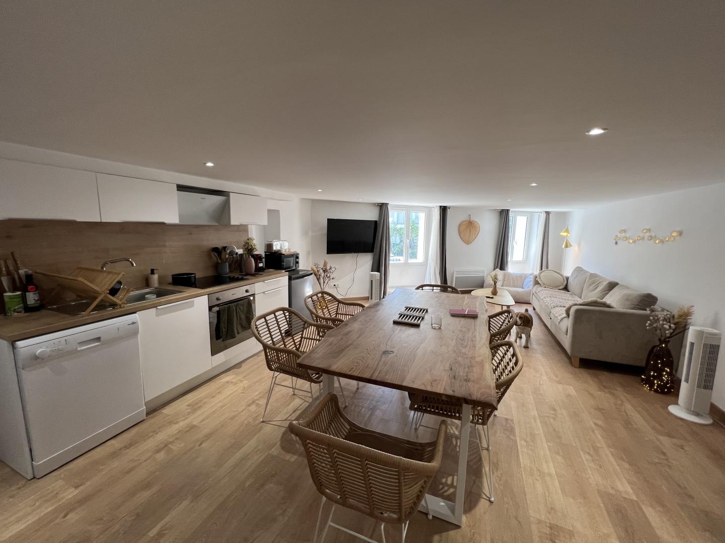 Wood Flat* - Marseille 13001