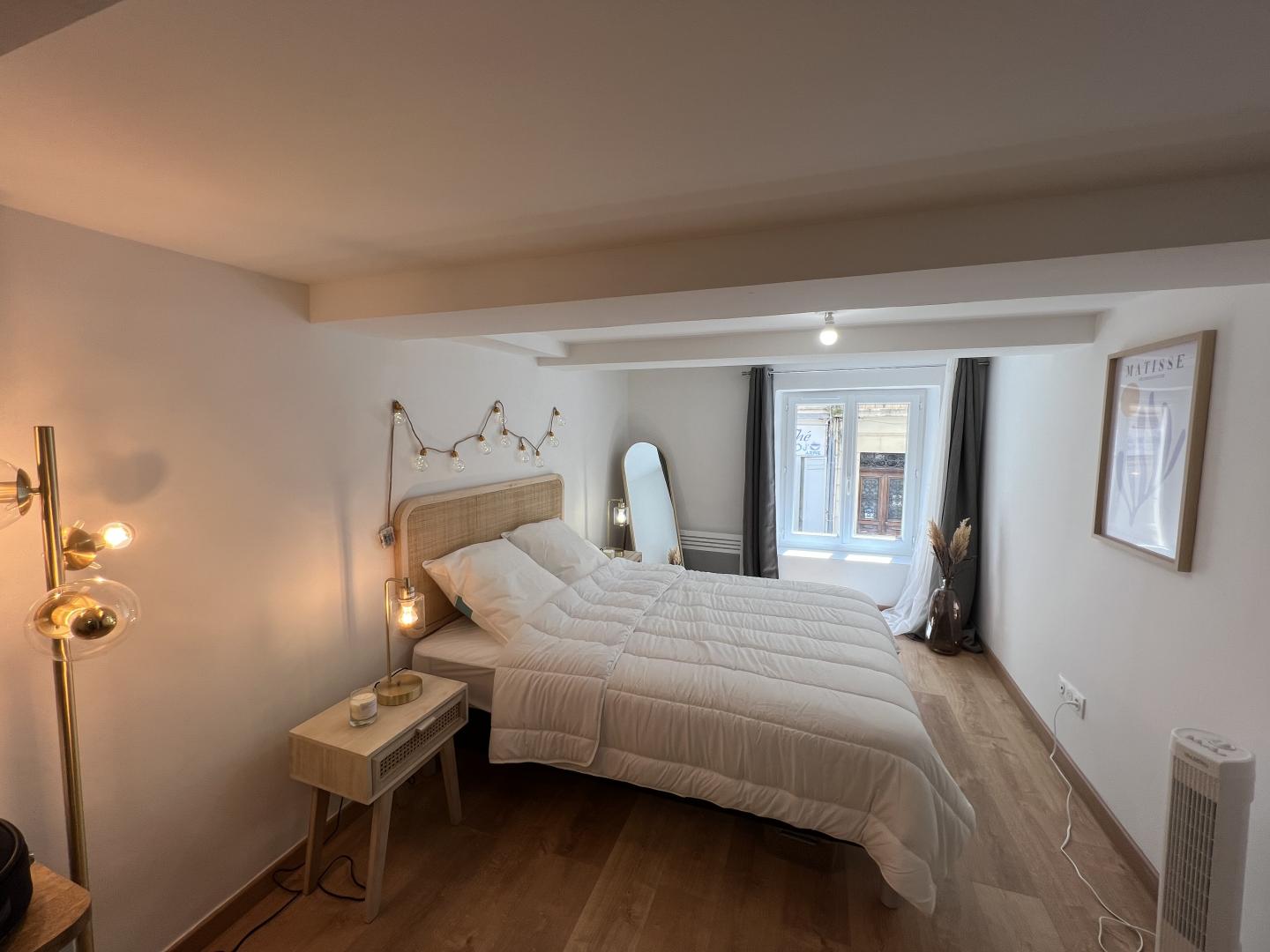 Wood Flat* - Marseille 13001