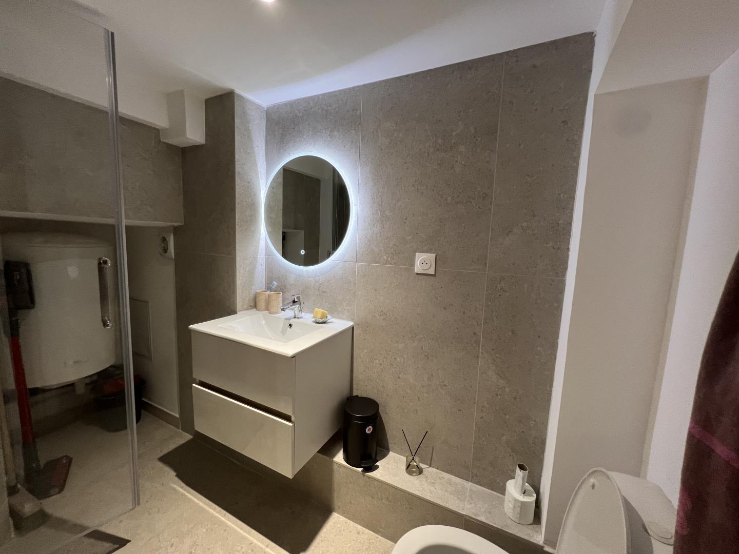 Wood Flat* - Marseille 13001