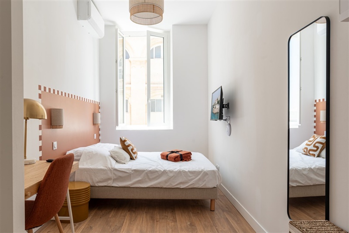 CHAMBRE 5 - COLODGE � - MARSEILLE  13001