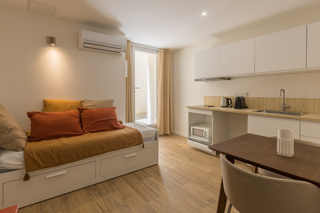 R2 � - MARSEILLE 13001