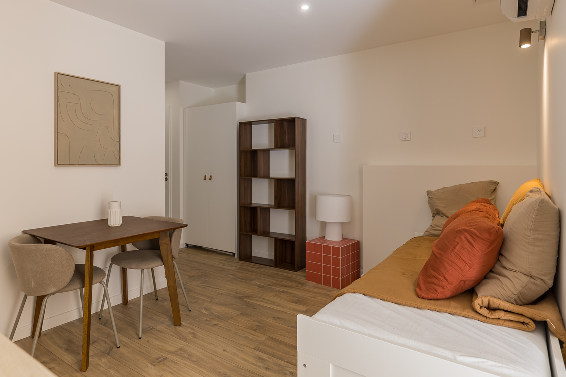 R2 � - MARSEILLE 13001
