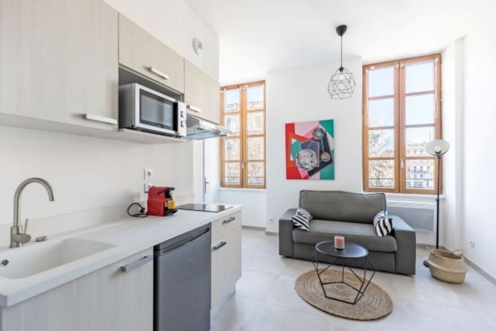 Studio Rome � - Marseille  13006