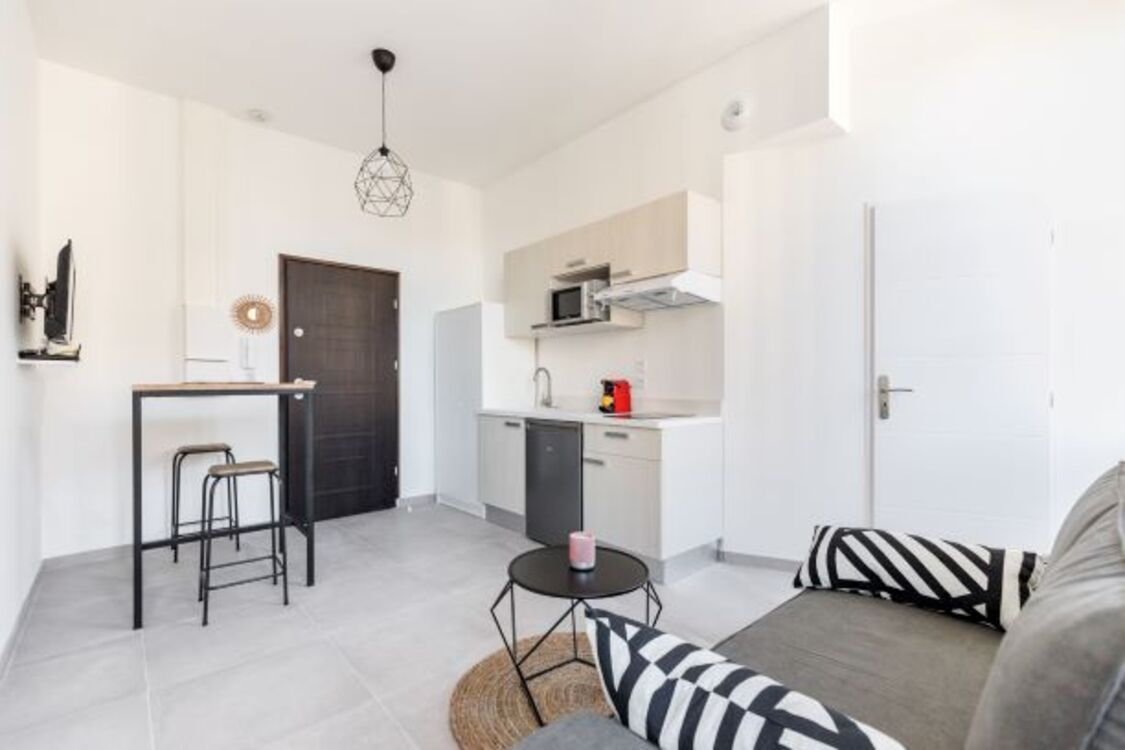 Studio Rome � - Marseille  13006