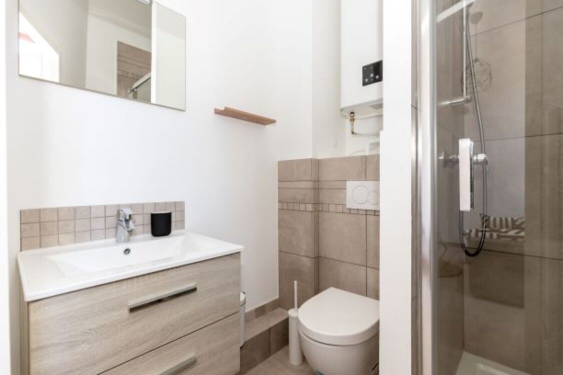 Studio Rome � - Marseille  13006